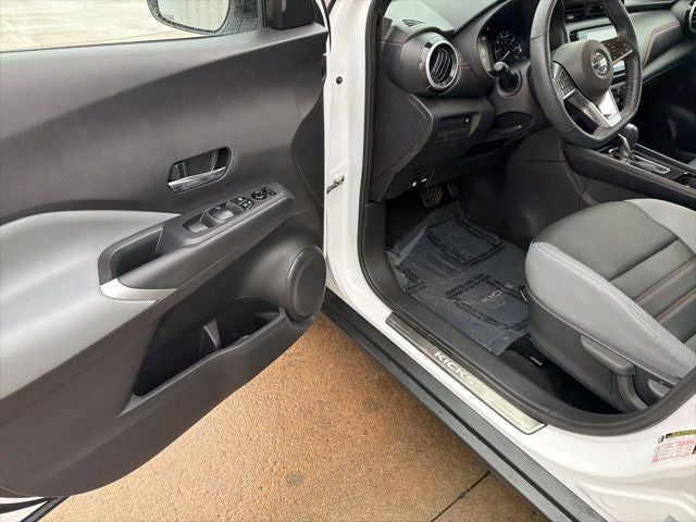 2021 Nissan Kicks SR