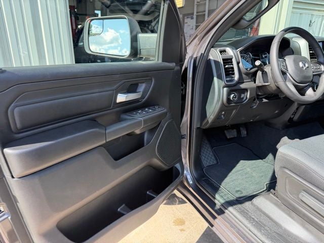 2026 RAM 1500 RAM 1500 EXPRESS CREW CAB 4X4 5'7' BOX