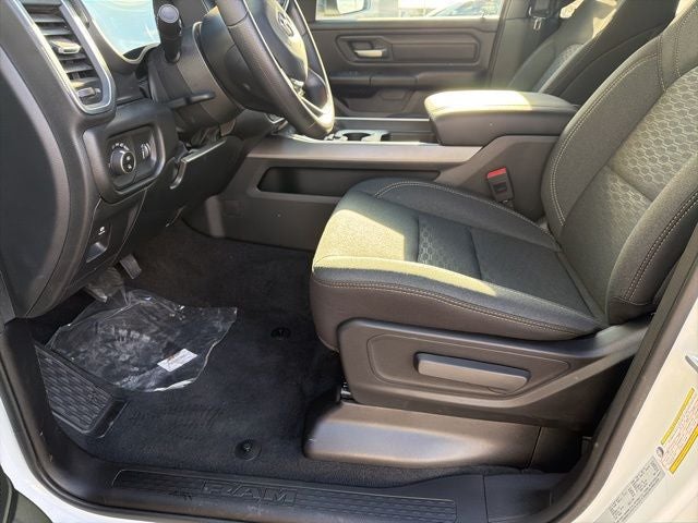 2026 RAM 1500 RAM 1500 EXPRESS CREW CAB 4X4 5'7' BOX