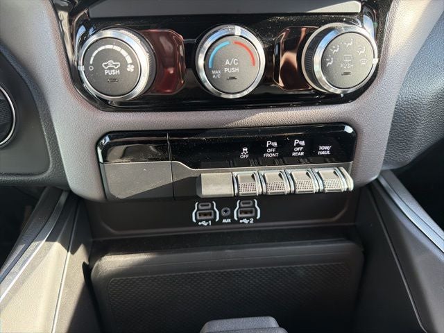 2026 RAM 1500 RAM 1500 EXPRESS CREW CAB 4X4 5'7' BOX